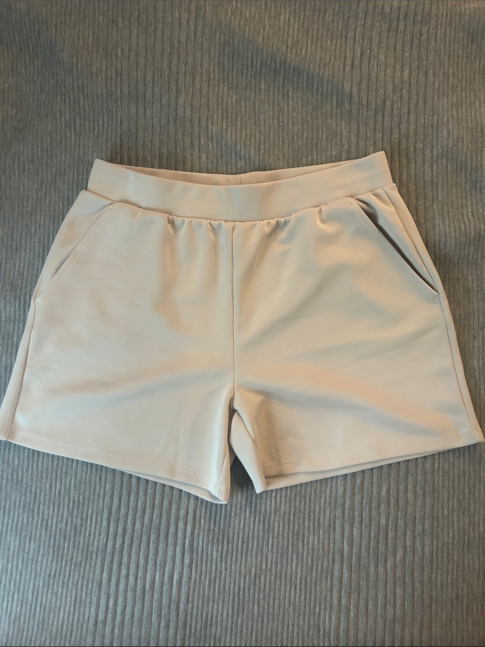 Women’s Athletic Pull-On Shorts in Cream